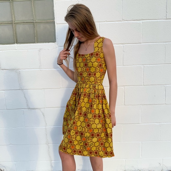 Unique 60’s Dress 🌼 - Picture 3 of 7
